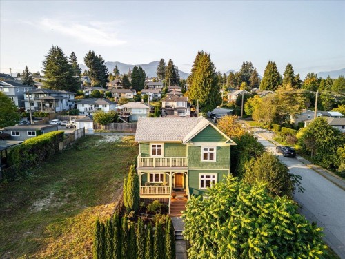 848 6Th Street E, North Vancouver, BC 