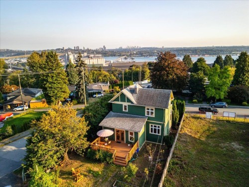 848 6Th Street E, North Vancouver, BC 