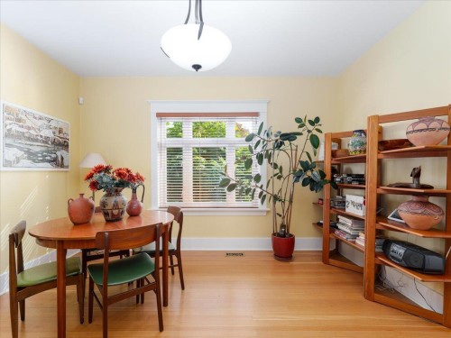 848 6Th Street E, North Vancouver, BC 