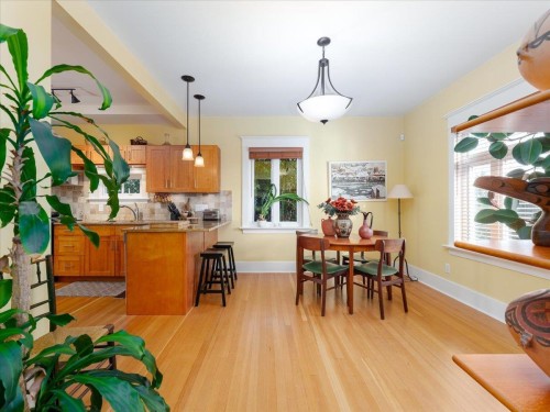 848 6Th Street E, North Vancouver, BC 