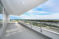 2002-3438 Sawmill Crescent  Vancouver, BC V5S 0E3