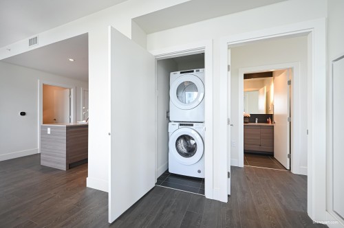 2002-3438 Sawmill Crescent, Vancouver, BC 