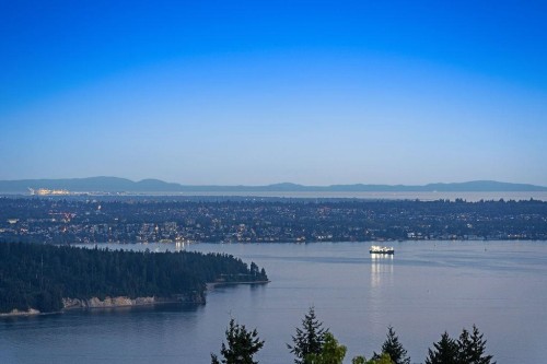 1327 Chartwell Drive, West Vancouver, BC 