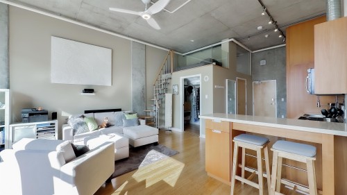 304-495 6th Avenue W Vancouver, BC V5Y 1L3