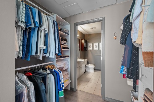 2001-188 Esplanade E, North Vancouver, BC 