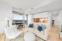 2702-1480 Howe Street  Vancouver, BC V6Z 0G5