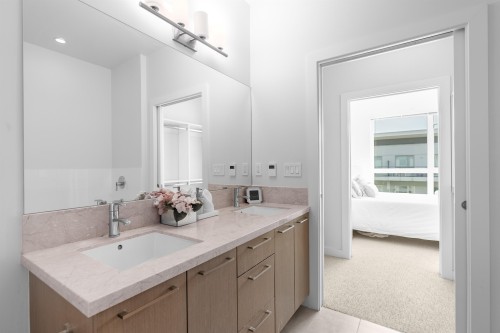 715-5311 Cedarbridge Way, Richmond, BC 