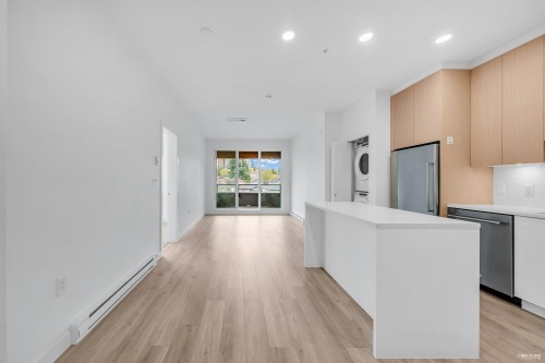 319-7599 15Th Street, Burnaby, BC 