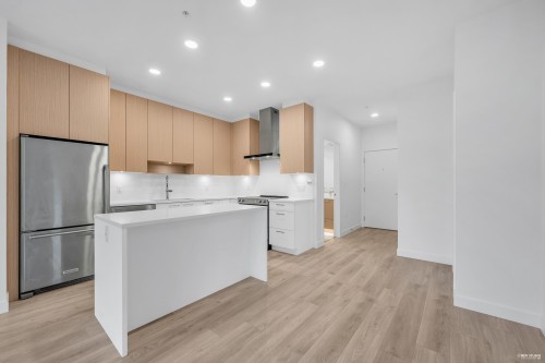 319-7599 15Th Street, Burnaby, BC 