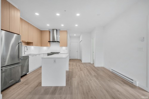 319-7599 15Th Street, Burnaby, BC 