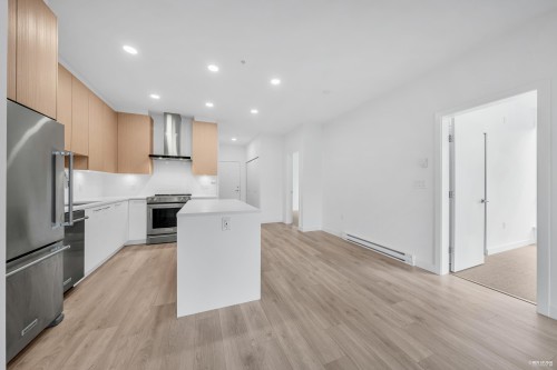 319-7599 15Th Street, Burnaby, BC 