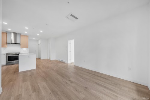 319-7599 15Th Street, Burnaby, BC 