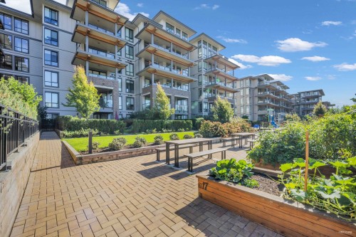 319-7599 15Th Street, Burnaby, BC 