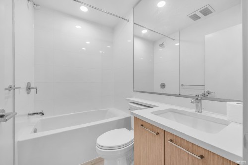 319-7599 15Th Street, Burnaby, BC 