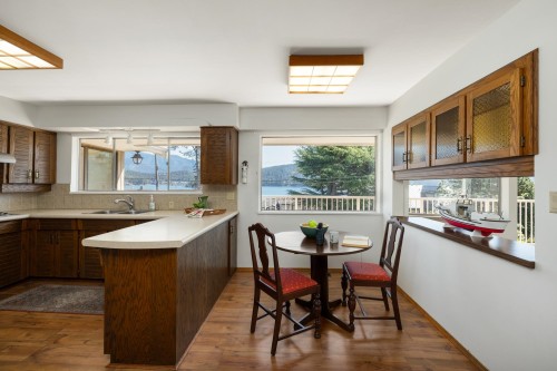 587 Beachview Drive, North Vancouver, BC 