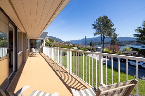 587 Beachview Drive, North Vancouver, BC 