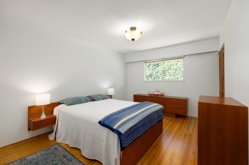 587 Beachview Drive, North Vancouver, BC 