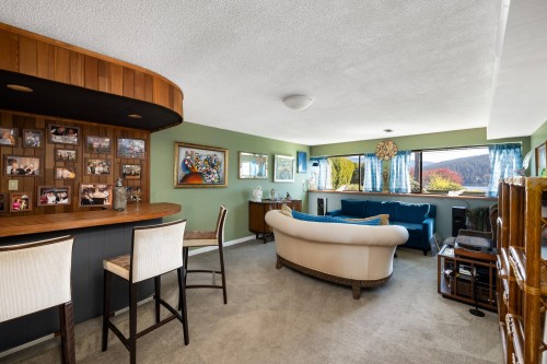 587 Beachview Drive, North Vancouver, BC 