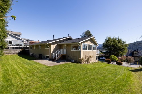 587 Beachview Drive, North Vancouver, BC 