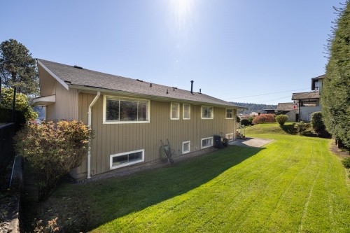 587 Beachview Drive, North Vancouver, BC 