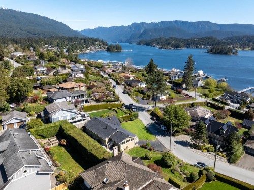 587 Beachview Drive, North Vancouver, BC 
