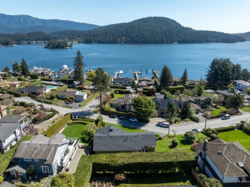 587 Beachview Drive, North Vancouver, BC 