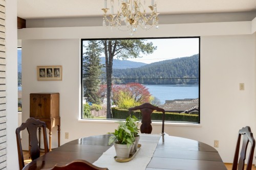 587 Beachview Drive, North Vancouver, BC 
