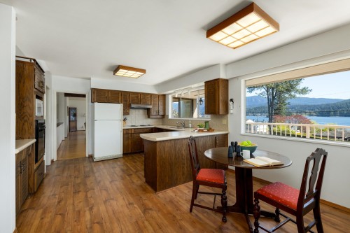 587 Beachview Drive, North Vancouver, BC 