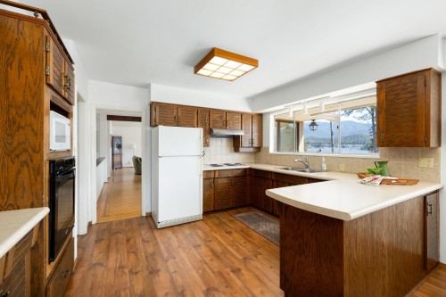 587 Beachview Drive, North Vancouver, BC 