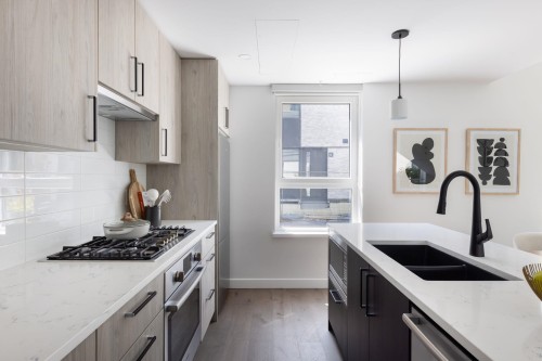 6835 Cambie Street, Vancouver, BC 