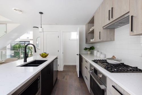 6835 Cambie Street, Vancouver, BC 