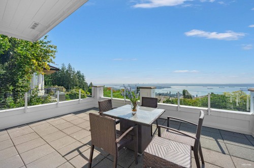 2263 Lythe Court, West Vancouver, BC 