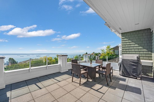 2263 Lythe Court, West Vancouver, BC 