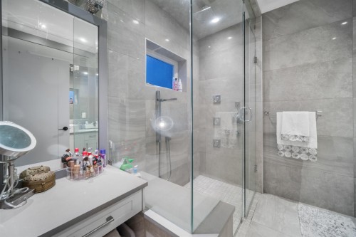 459 55Th Avenue E, Vancouver, BC 