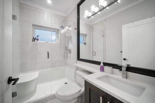 459 55Th Avenue E, Vancouver, BC 