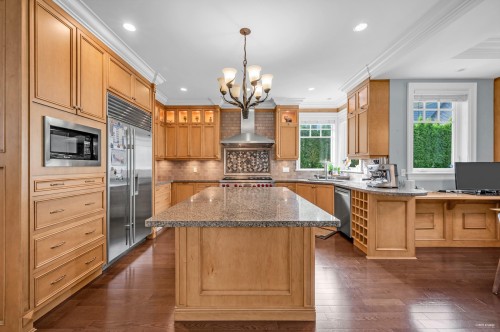 1287 Gordon Avenue, West Vancouver, BC 