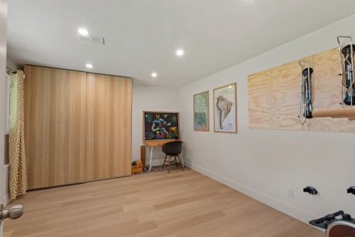 869 Clements Avenue, North Vancouver, BC 