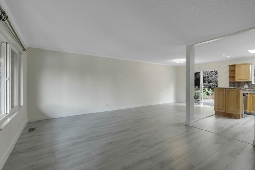 732 29Th Street E, North Vancouver, BC 