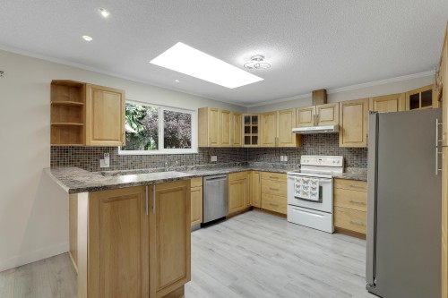 732 29Th Street E, North Vancouver, BC 