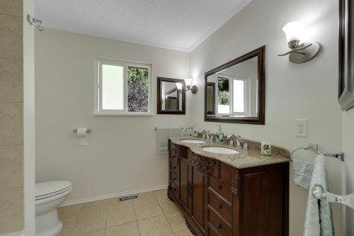 732 29Th Street E, North Vancouver, BC 