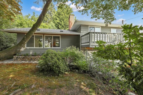 732 29Th Street E, North Vancouver, BC 