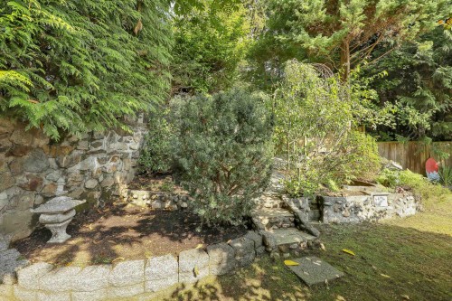 732 29Th Street E, North Vancouver, BC 