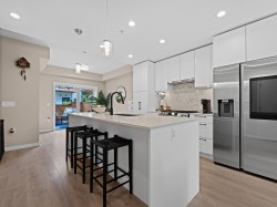 161-565 2nd Street E North Vancouver, BC V7L 1E1