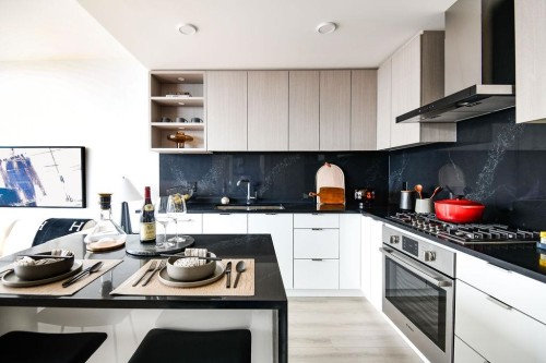 2304-4988 Bennett Street  Burnaby, BC V5H 0L1