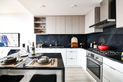 2304-4988 Bennett Street  Burnaby, BC V5H 0L1