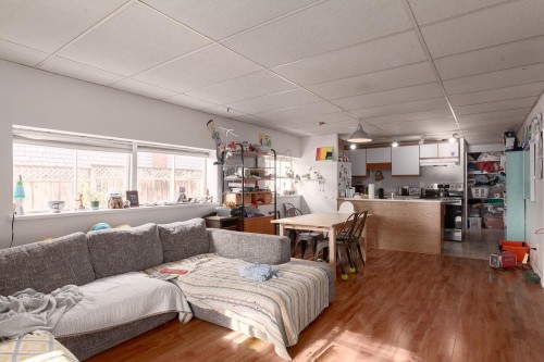 2483 6Th Avenue W, Vancouver, BC 