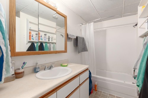 2483 6Th Avenue W, Vancouver, BC 