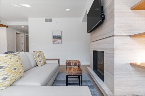 604-6687 Nelson Avenue, West Vancouver, BC 