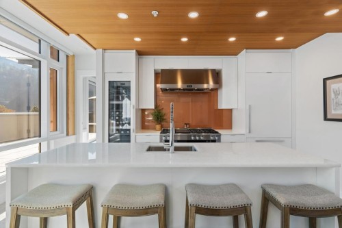 604-6687 Nelson Avenue, West Vancouver, BC 