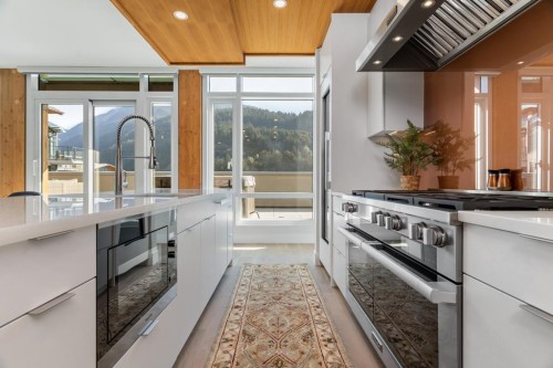 604-6687 Nelson Avenue, West Vancouver, BC 